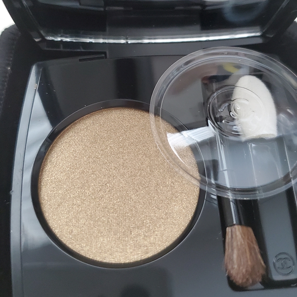 Brand New! CHANEL single e/s Ombre Premier…